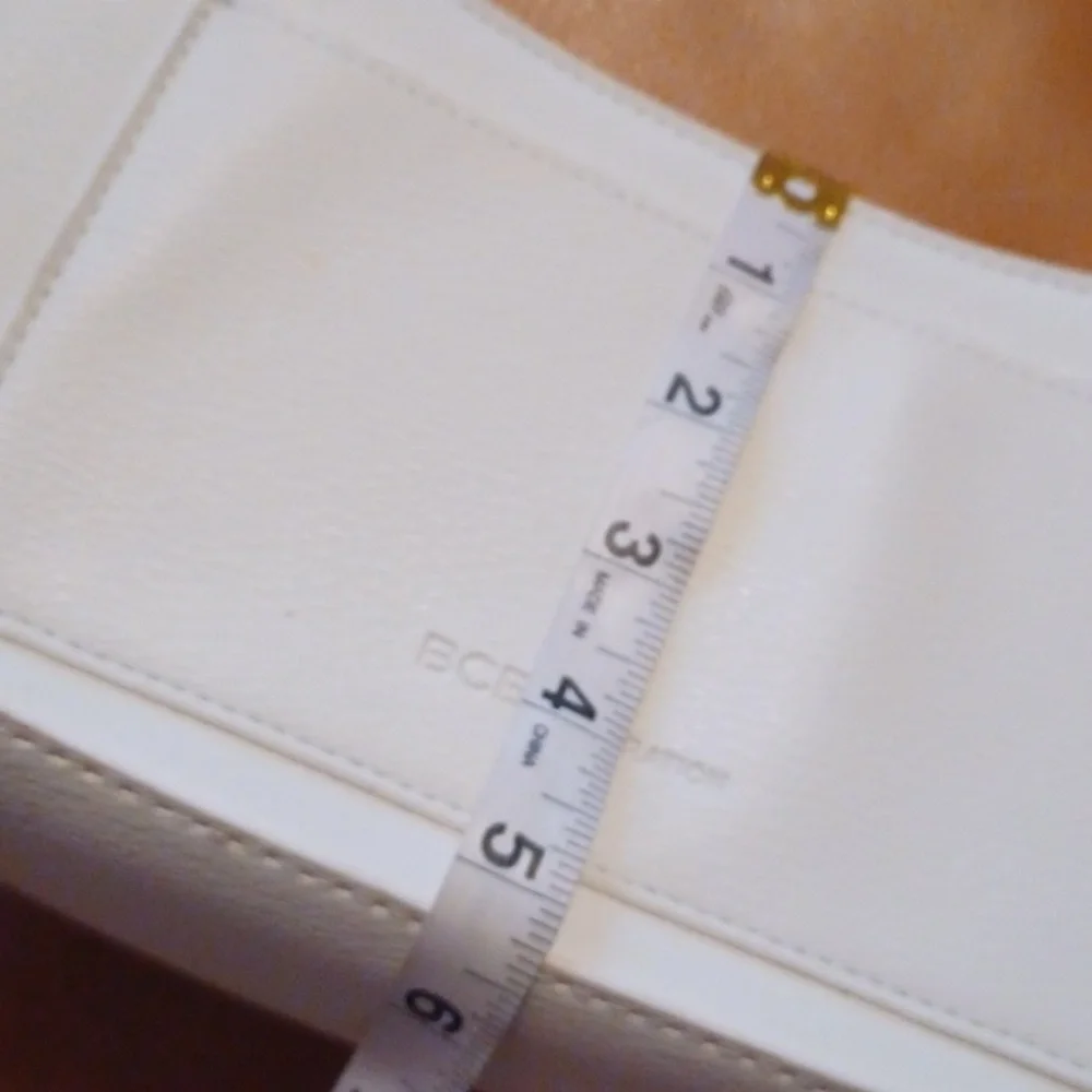 > BCBGeneration Elegant Cream Shoulder Bag